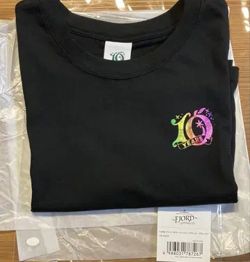 Mrs. GREEN APPLE 기념일 티셔츠 블랙 크롭
