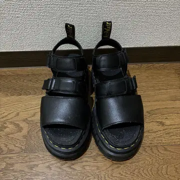 Dr.Martens VOSS QUAD 보스 쿼드 통굽 샌들