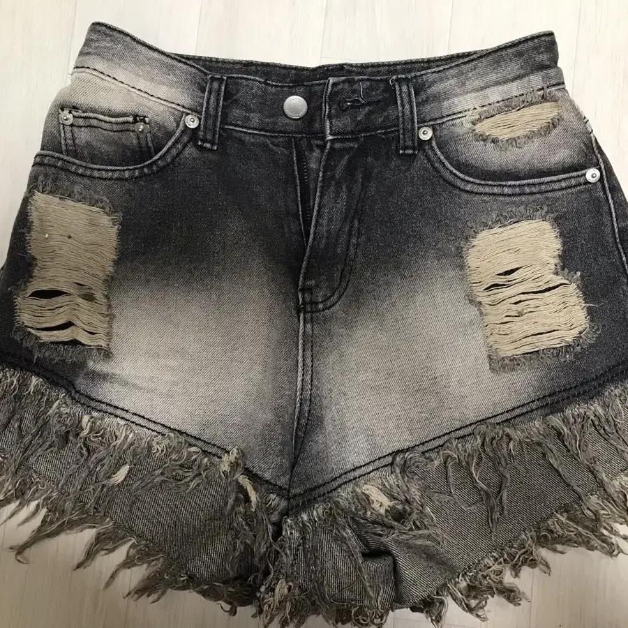 bohemian seoul Damage Washig Shorts ボヘムソ bohemian seoul DAMAGE WASHING SHORTS - メルカリ