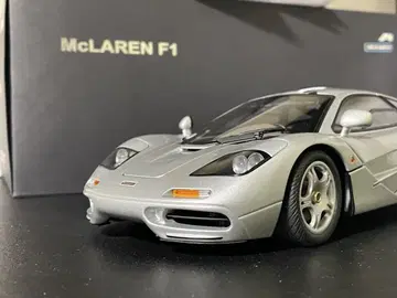 오토 아트 1/18 맥라렌 F1 로드카 마그네슘 실버