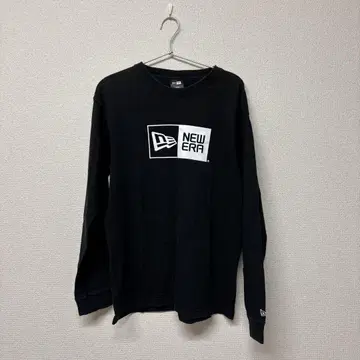 뉴에라 블랙 롱 슬리브 티셔츠