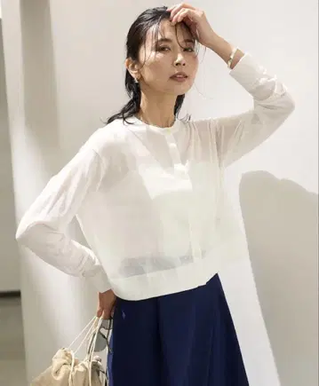 새상품 안피로 접촉 냉감 프로스티 코튼 크롭 가디건 화이트