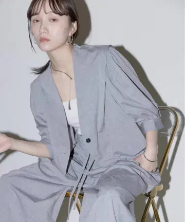 Eimee Law 숄더 턱 크롭 라이트 자켓