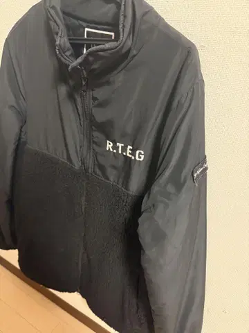 R.T.E.G 블랙 플리스 자켓