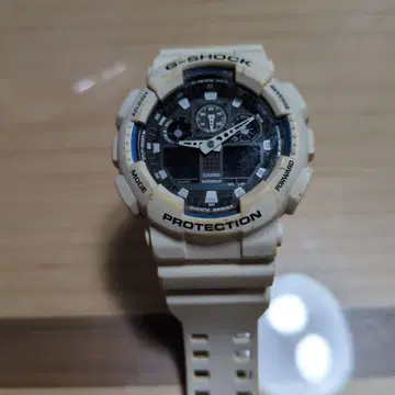 G-SHOCK 화이트 디지털 워치