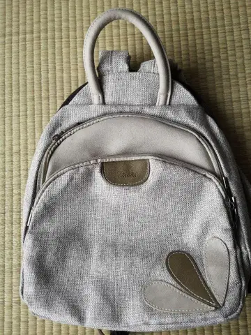 그레이 핸들 백팩