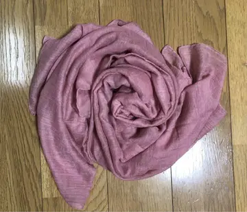 핑크색 얇은 소재의 스톨 대형