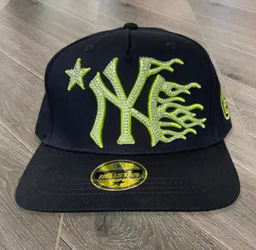 Hellstar Studios fitted hat 캡
