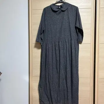 도트 무늬 카라 부착 롱 원피스