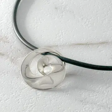 GEORG JENSEN 2004 TORUN 러버 목걸이 실버