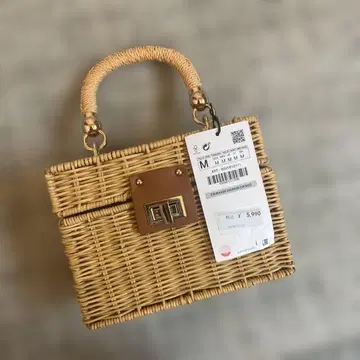 자라 베이지 바스켓백
