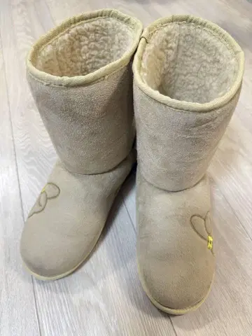산리오 마이멜로디 무스탕 부츠 베이지