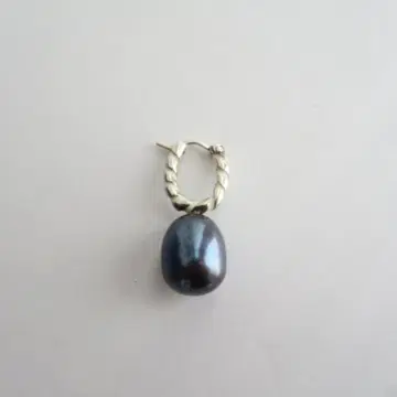 R.ALAGAN SMALL STRIPE PEARL EARRING 귀걸이