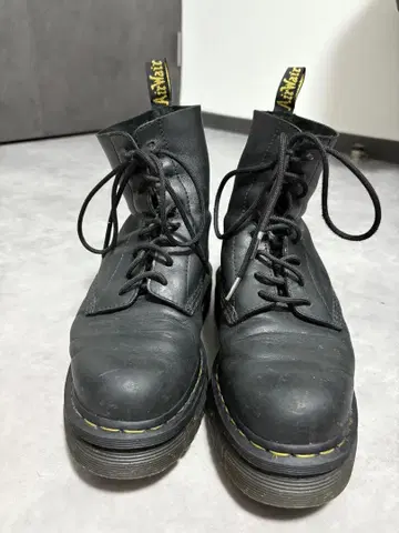 Dr. Martens 블랙 부츠