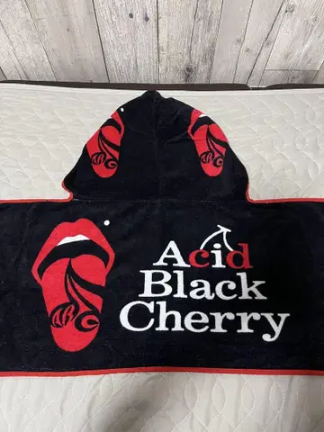 레어 Acid Black Cherry 후드 부착 타월