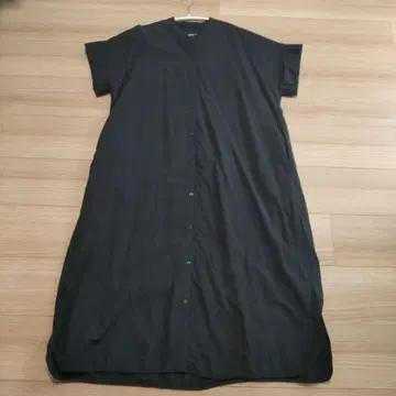 북유럽 생활용품점 코다와리 V넥 반팔 셔츠 원피스