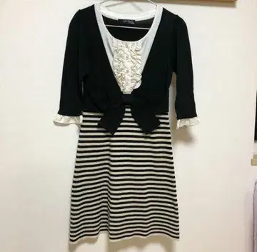 스트라이프 디자인 무릎 기장 원피스