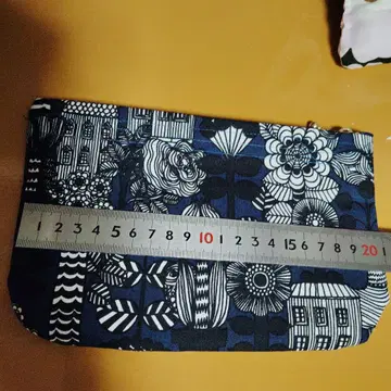 네이비 꽃무늬 파우치 약 20cm x 10cm