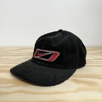 90s NIKE 데드스탁 화이트 택 나이키 스우시 자수 캡