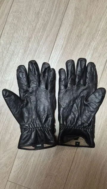 HUGO BOSS 가죽 장갑