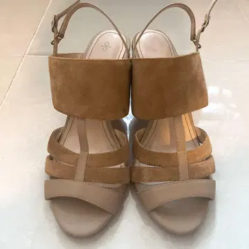 Kari Ang (카리앙) 백 스트랩 샌들 베이지