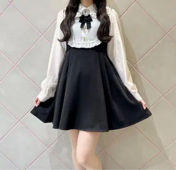 ROJITA 펄 트림 요크 절개 원피스