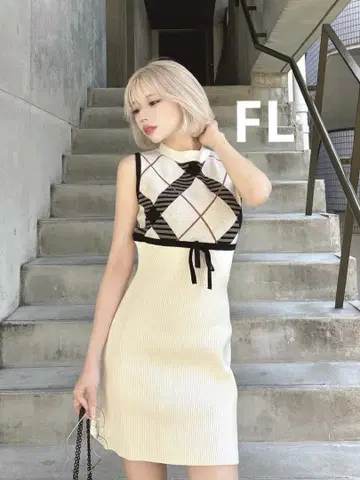 다리치 체크 자카드 니트 미니 원피스
