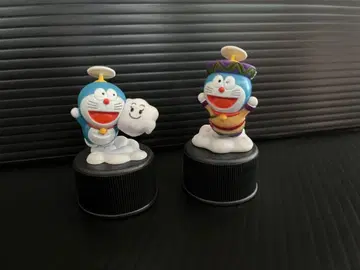 도라에몽 진구(노비타)와 신비한 바람의 마법사 병뚜껑 피규어 2개 세트