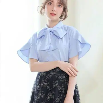튤립 소매 리본 블라우스