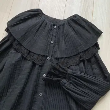 로지몬스터 빅 칼라 레이스 플리츠 블라우스 블랙 긴팔