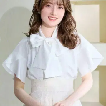 튤립 소매 보타이 블라우스
