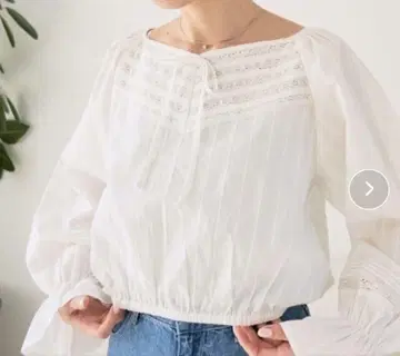 화이트 블라우스