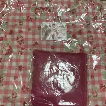 리즈리사 x 헬로키티 파우치&에이프런