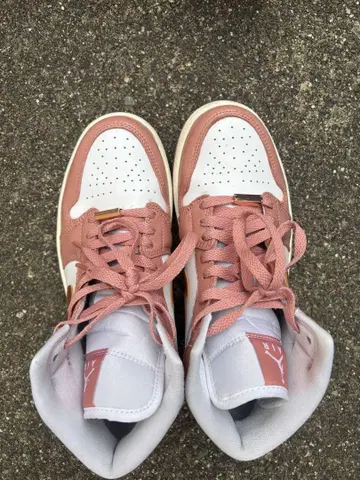 WOMEN'S AIR JORDAN 1 MID SE 8