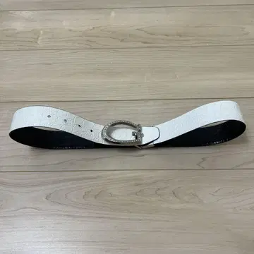 GUESS 게스 화이트 블랙 리버서블 벨트 남녀 공용 크로커다일 무늬