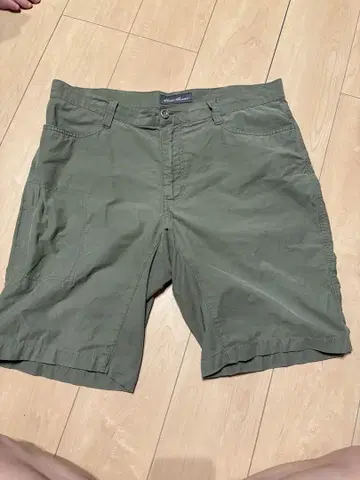 Eddie Bauer 올리브 그린 숏 팬츠 36