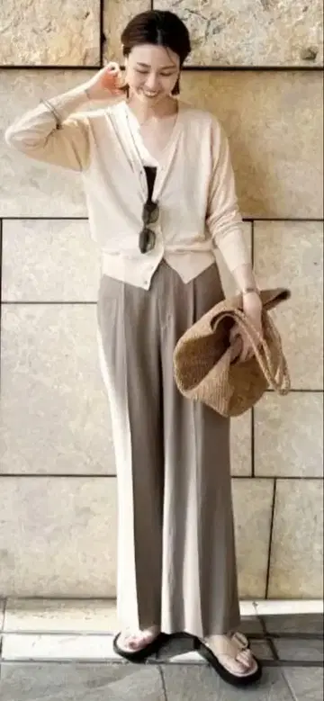 새상품 Plage 플라주 PLAIN V넥 가디건