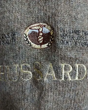 HUSSARD 브라운 니트 스웨터