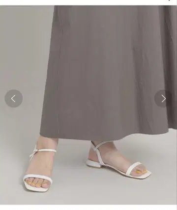 ODETTE E ODILE 오데뜨 앤 오딜 내로우 라인 샌들 화이트
