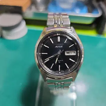 세이코 5 액터스 21jewels 자동 감기 손목시계 작동합니다.