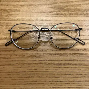 블랙 메탈 오벌 안경
