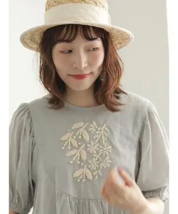 츠하루 면 린넨 모티브 자수 블라우스