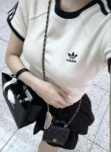 아디다스 쓰리 스트라이프 슬림 반팔 티셔츠 오리지널