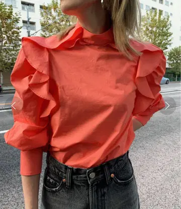 AMERI FRILL PUFF SLEEVE BLOUSE 화이트