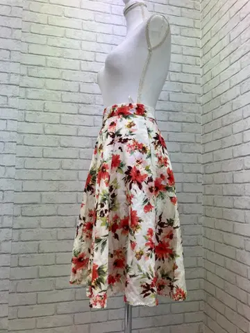 꽃무늬 플레어 스커트 무릎 기장