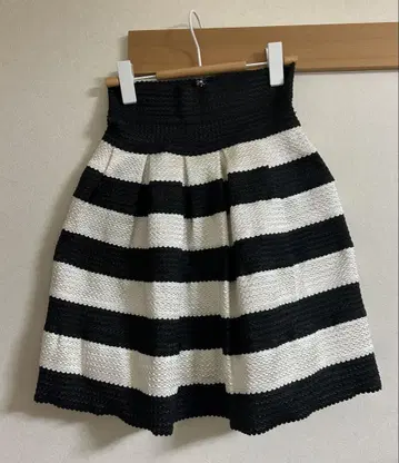 VIRCA PHRASE 비르카 프레이즈 미디 스커트