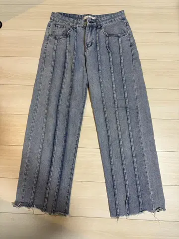 그레이 스트레이트 레그 데님 팬츠