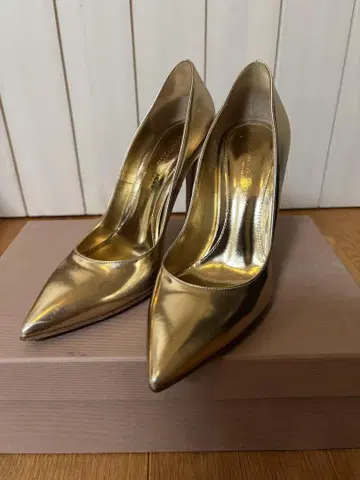Gianvito Rossi 골드 하이힐