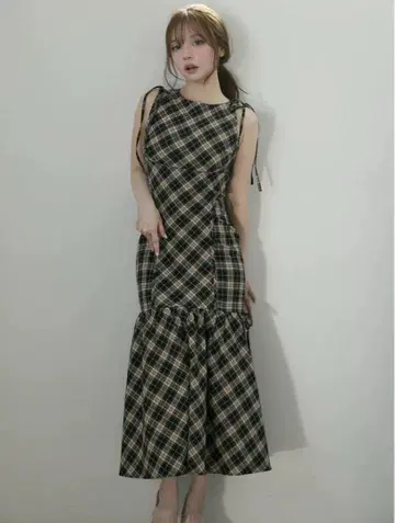 ANDMARY 그렌다 리본 장미 드레스