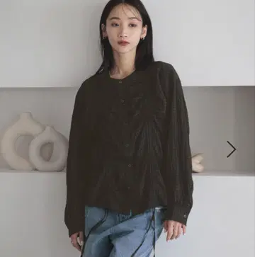 LOWRYSFARM 로리즈팜 프론트 셔링 블라우스